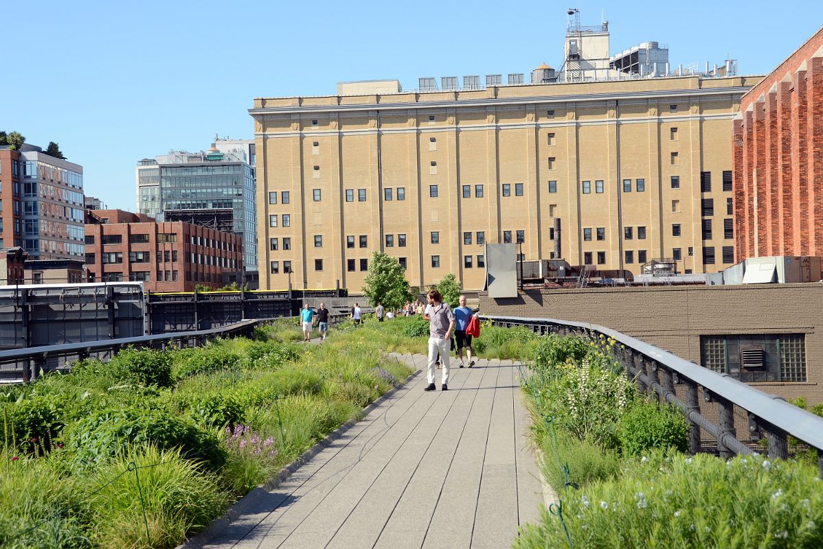 25 New York High Line From W 19 St